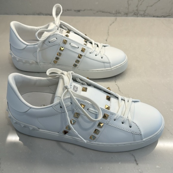 Authentic and never worn Valentino Rockstud sneakers in white leather. - Picture 8 of 13
